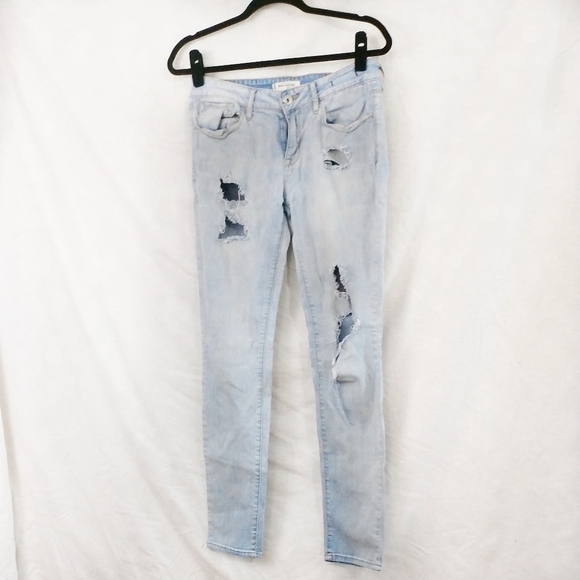 Bullhead Black Skinniest Light Wash Jeans - Picture 2 of 7